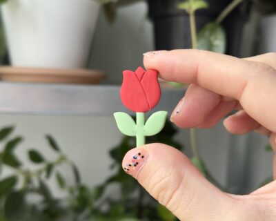 Broșă Tulip, Monsteria