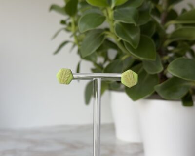 Cercei cu șurub handmade, Pistachio Meadow Hexagons, Monsteria