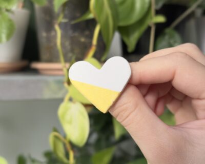 Broșă, Golden Heart, Monsteria